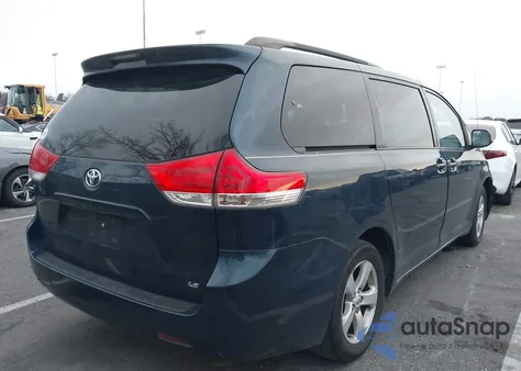 2011 Toyota Sienna Le V6 z USA, uszkodzony, nr VIN 5TDKK3DC8BS014978